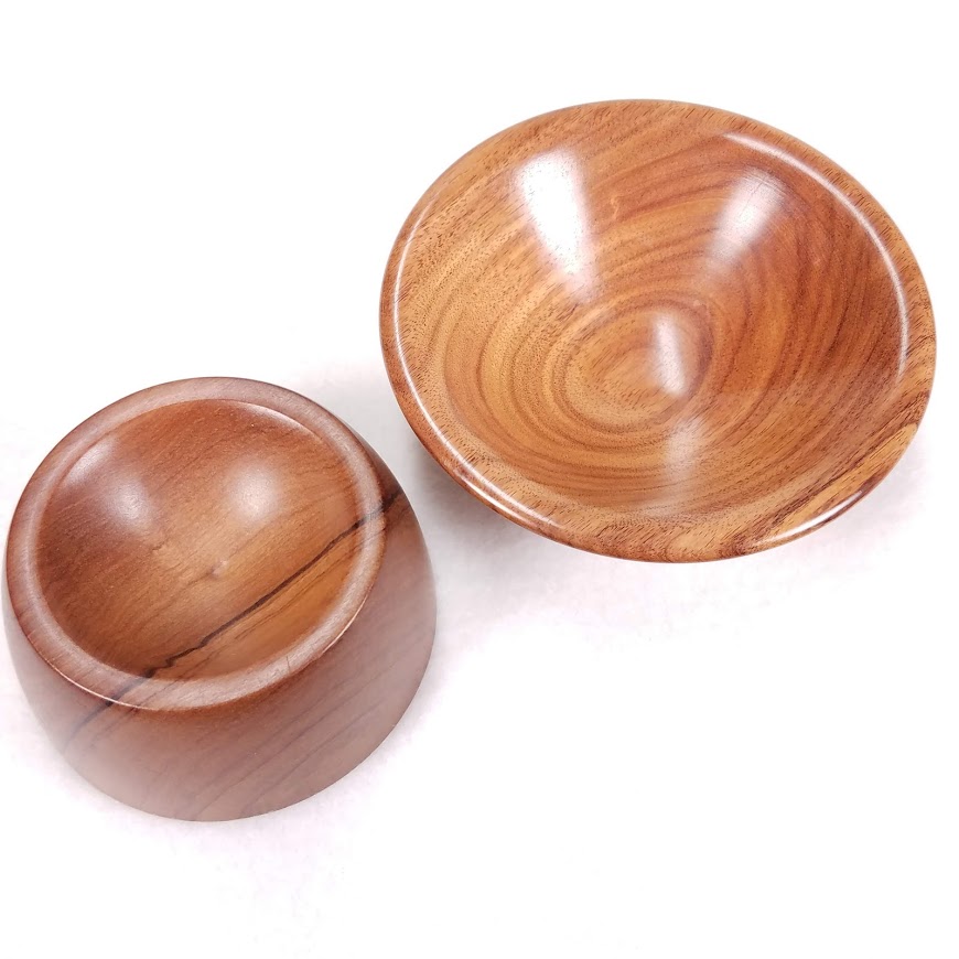 Some wood bowls have a dimple in the center (left) - and some don't (right) - so experiment to see which you prefer