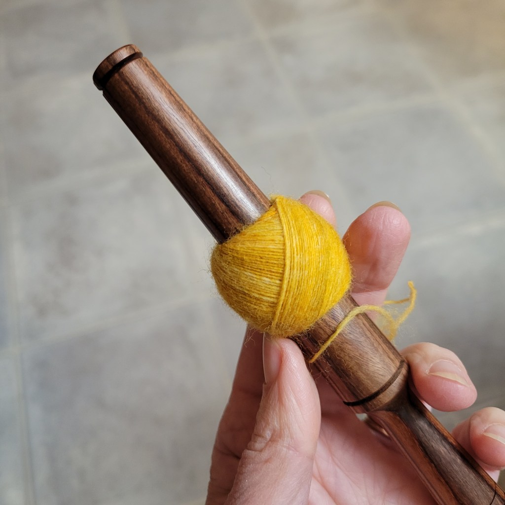 A wee sample wrapped around a wee nostepinne to form a wee center-pull ball